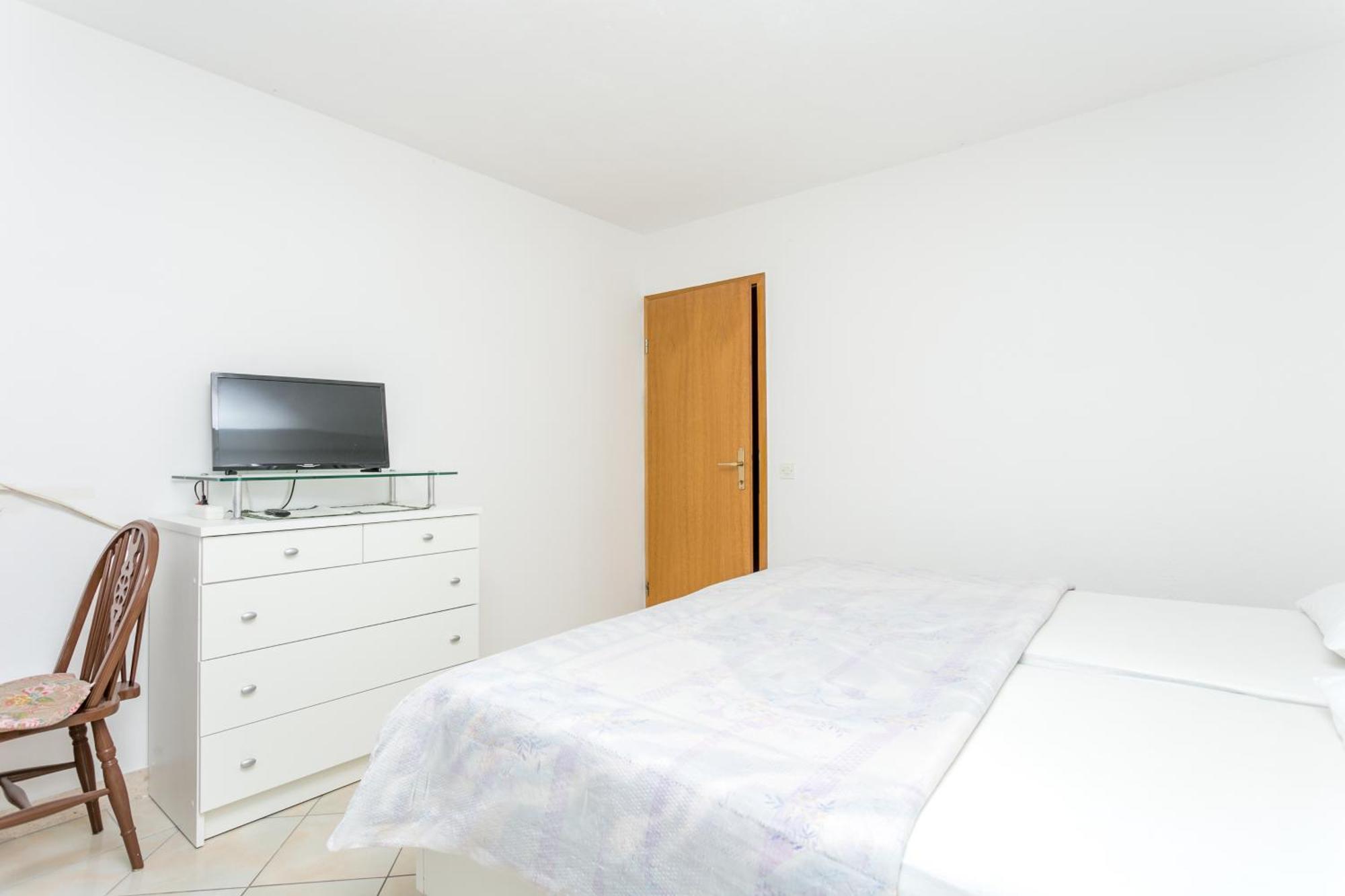 Seaside Apartments With A Swimming Pool Okrug Gornji, Ciovo - 11374 Trogir Room photo