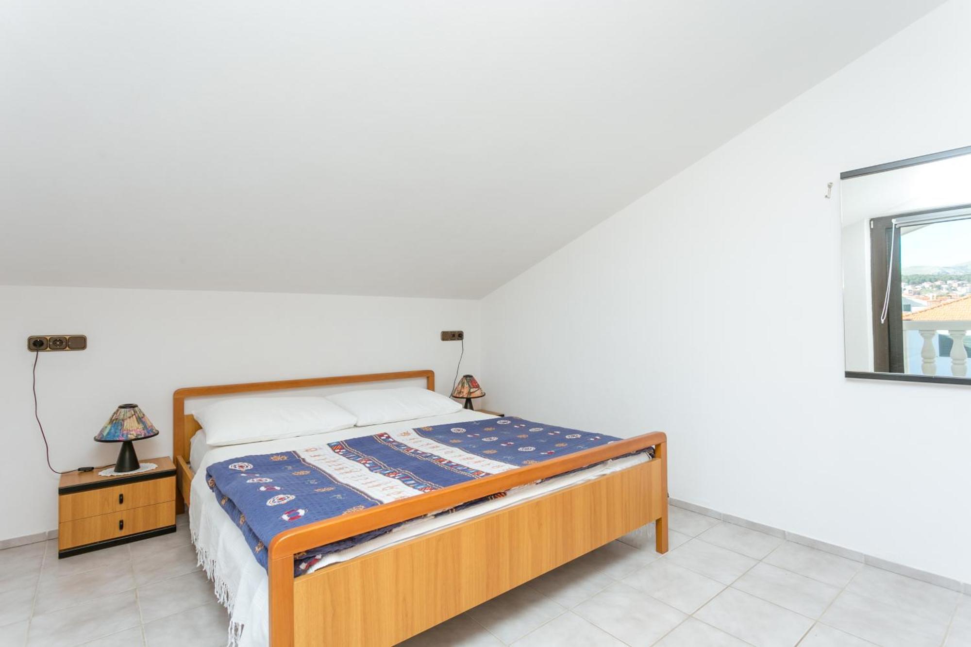 Seaside Apartments With A Swimming Pool Okrug Gornji, Ciovo - 11374 Trogir Room photo