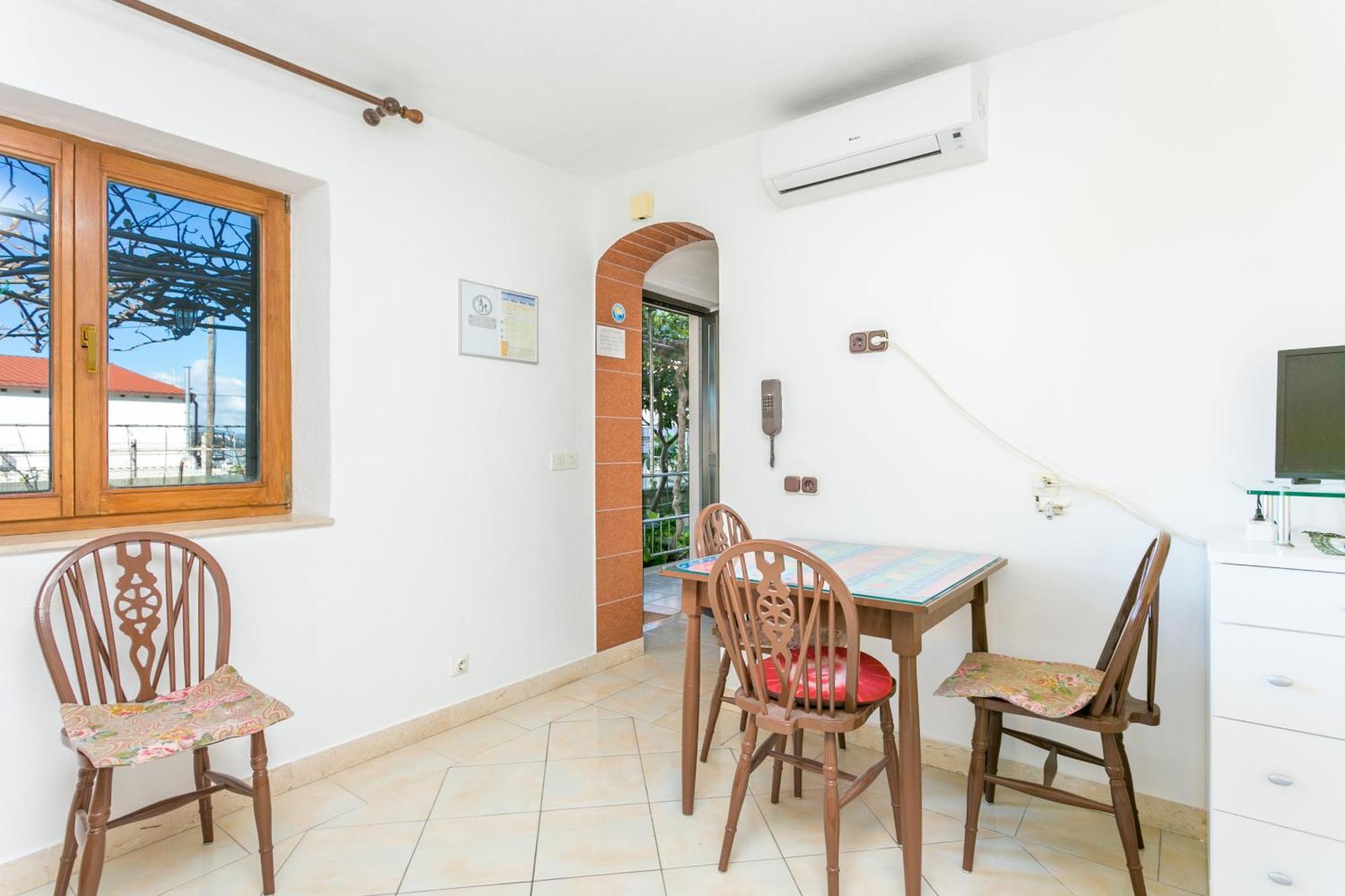 Seaside Apartments With A Swimming Pool Okrug Gornji, Ciovo - 11374 Trogir Exterior photo