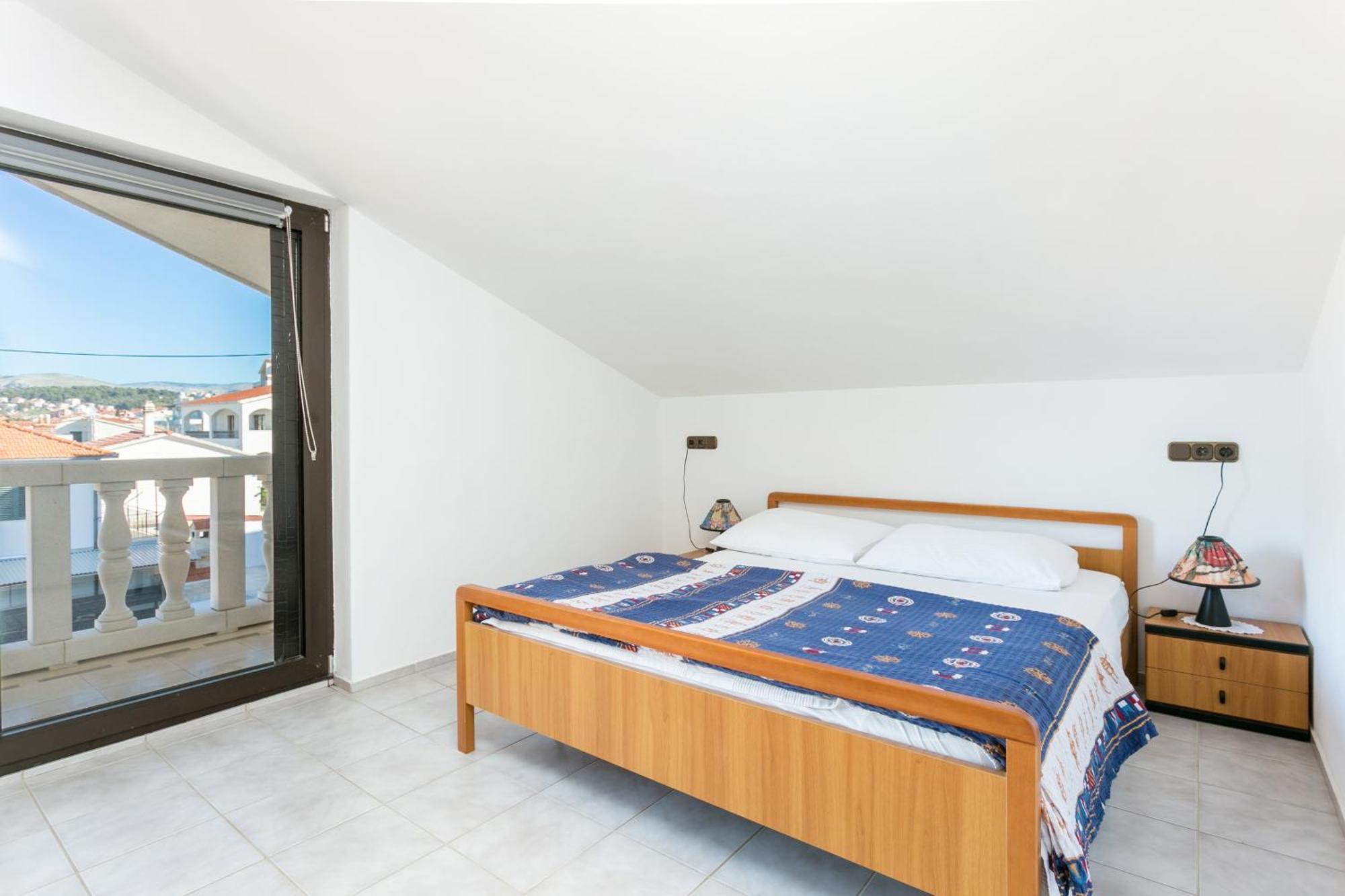 Seaside Apartments With A Swimming Pool Okrug Gornji, Ciovo - 11374 Trogir Exterior photo