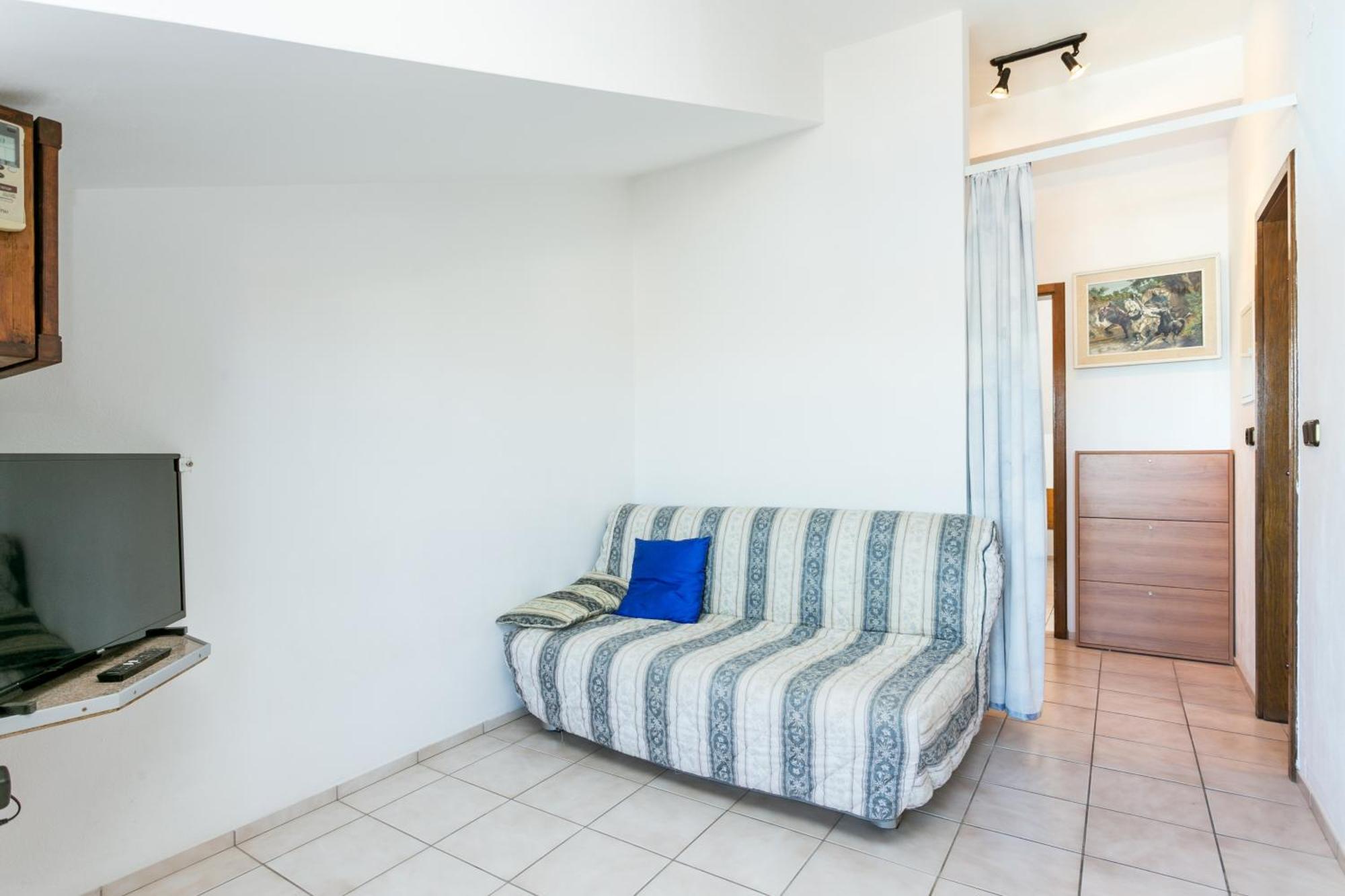 Seaside Apartments With A Swimming Pool Okrug Gornji, Ciovo - 11374 Trogir Room photo