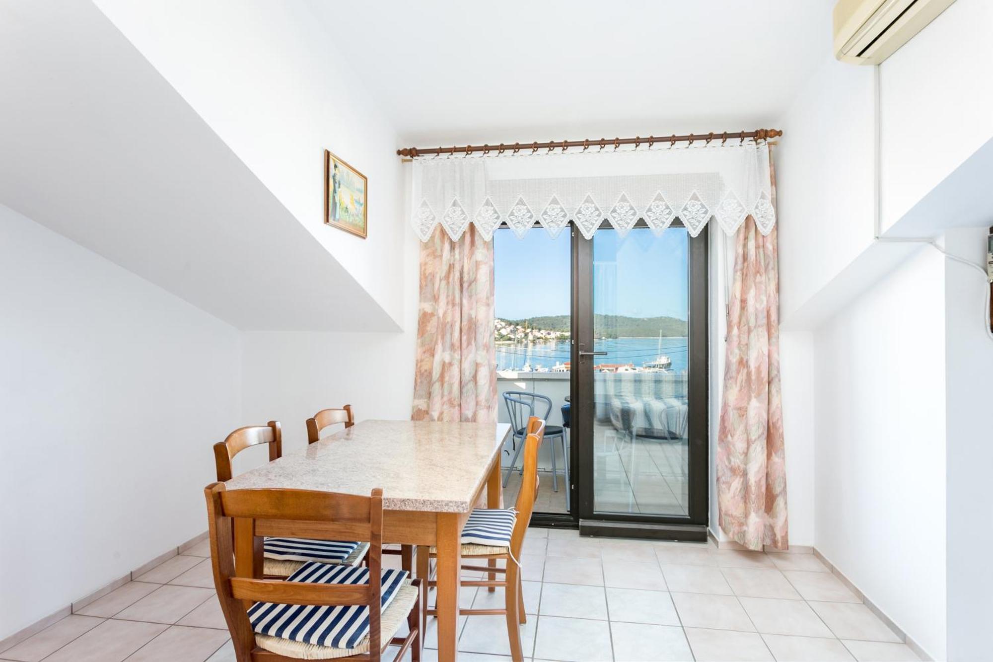 Seaside Apartments With A Swimming Pool Okrug Gornji, Ciovo - 11374 Trogir Exterior photo
