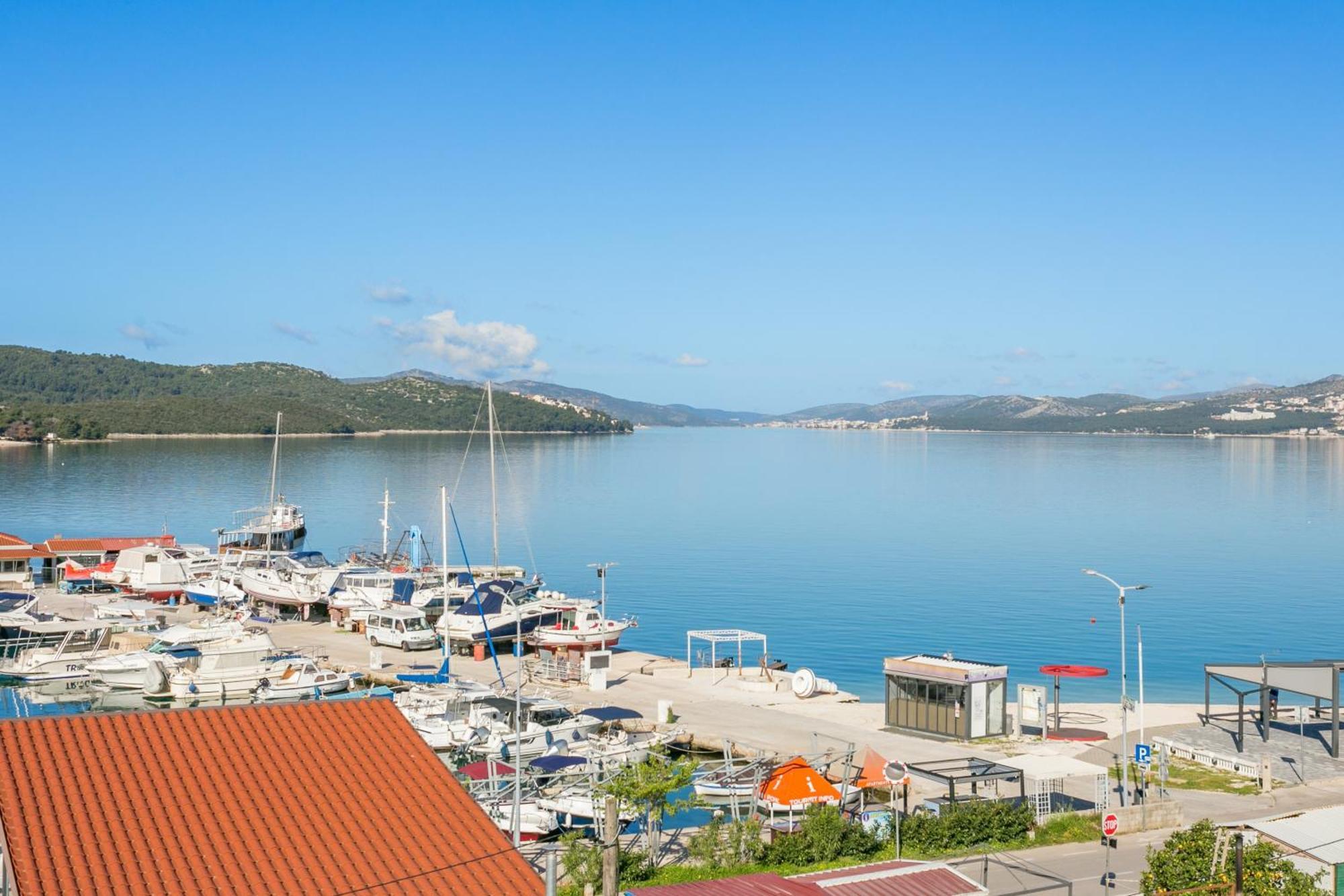 Seaside Apartments With A Swimming Pool Okrug Gornji, Ciovo - 11374 Trogir Exterior photo