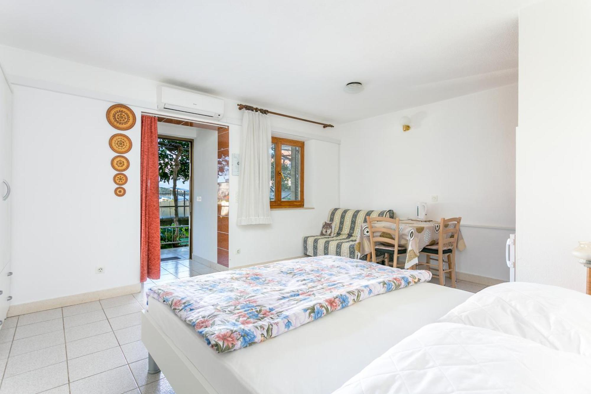 Seaside Apartments With A Swimming Pool Okrug Gornji, Ciovo - 11374 Trogir Room photo